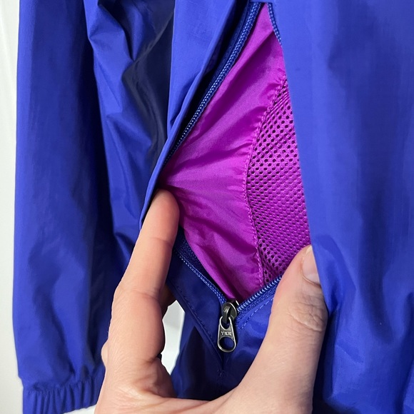 The North Face HyVent, Women’s X-Small, waterproof, breathable, rain jacket. - Picture 10 of 13